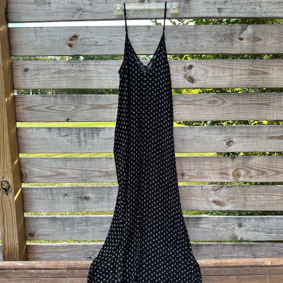 Lulu’s Strappy Maxi Dress - Picture 2 of 4